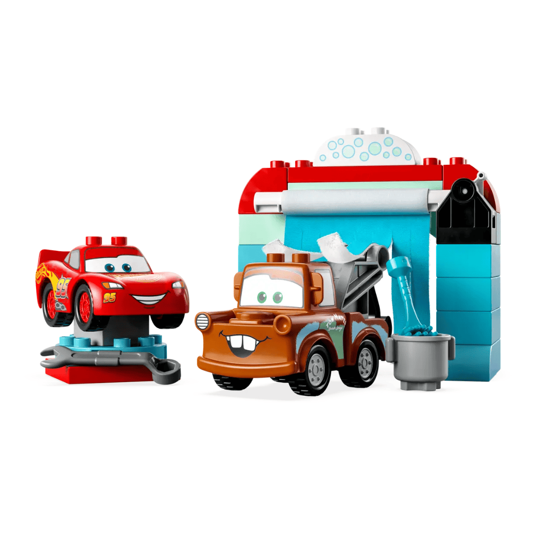 Juguetes de LEGO con personajes de Cars y accesorios de construcción para niños.