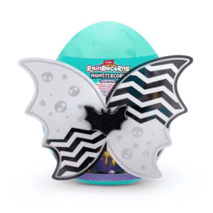 Muñeco de lluvia de Monster High con alas de murciélago y diseño en blanco y negro.