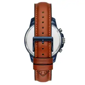 Reloj de pulsera con correa de cuero marrón y caja metálica, ideal para estilo casual y elegante.